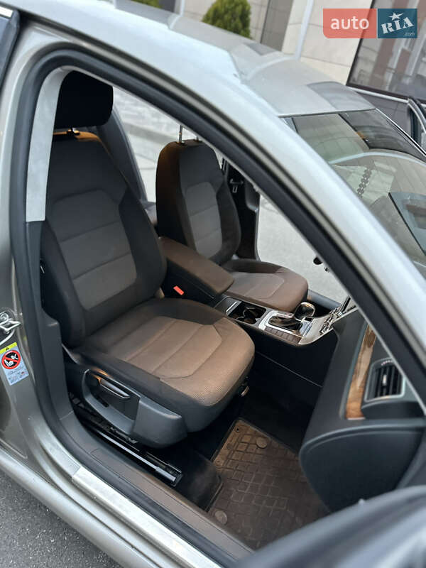 Седан Volkswagen Passat 2011 в Киеве
