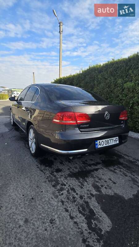 Седан Volkswagen Passat 2011 в Виноградове