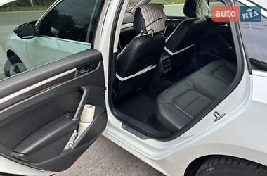 Седан Volkswagen Passat 2016 в Киеве