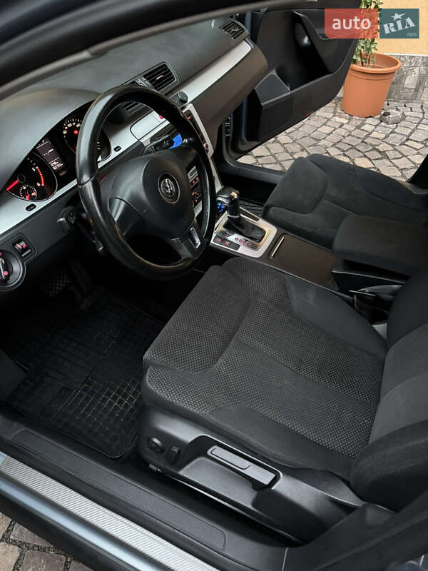 Седан Volkswagen Passat 2010 в Иршаве