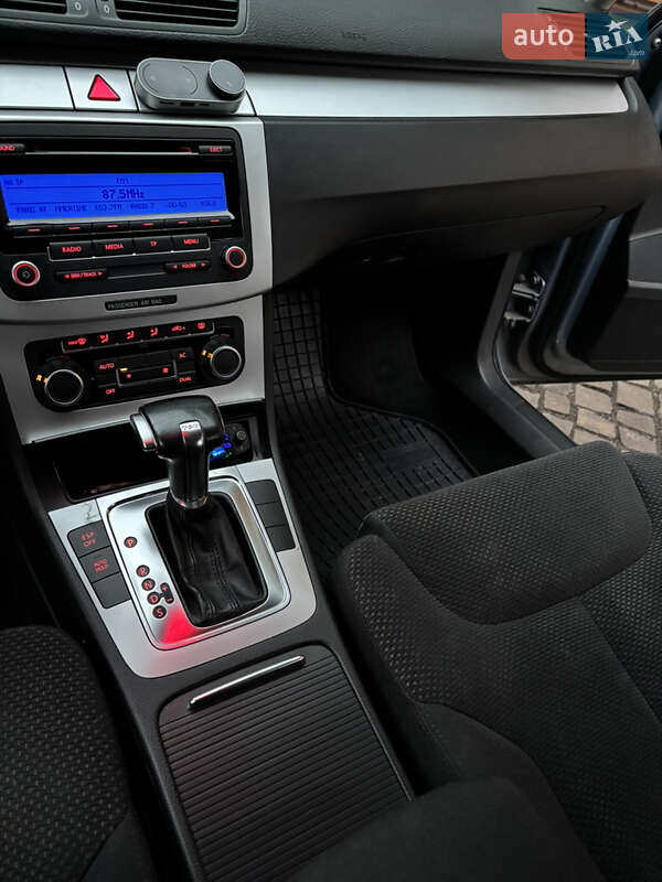 Седан Volkswagen Passat 2010 в Иршаве