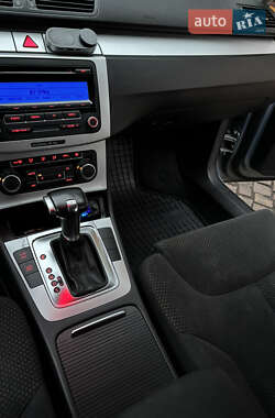Седан Volkswagen Passat 2010 в 