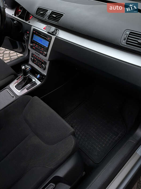 Седан Volkswagen Passat 2010 в Иршаве