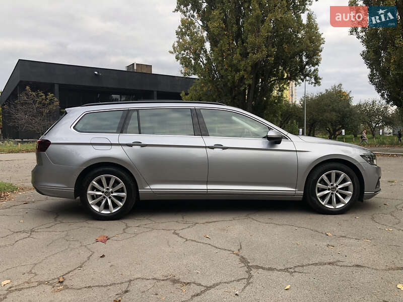 Универсал Volkswagen Passat 2020 в Киеве