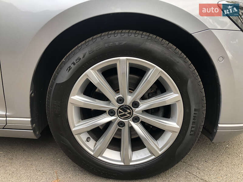 Универсал Volkswagen Passat 2020 в Киеве
