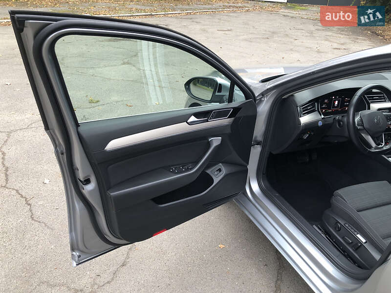 Универсал Volkswagen Passat 2020 в Киеве