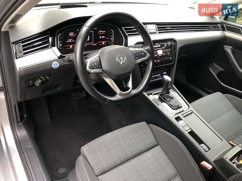 Универсал Volkswagen Passat 2020 в Киеве