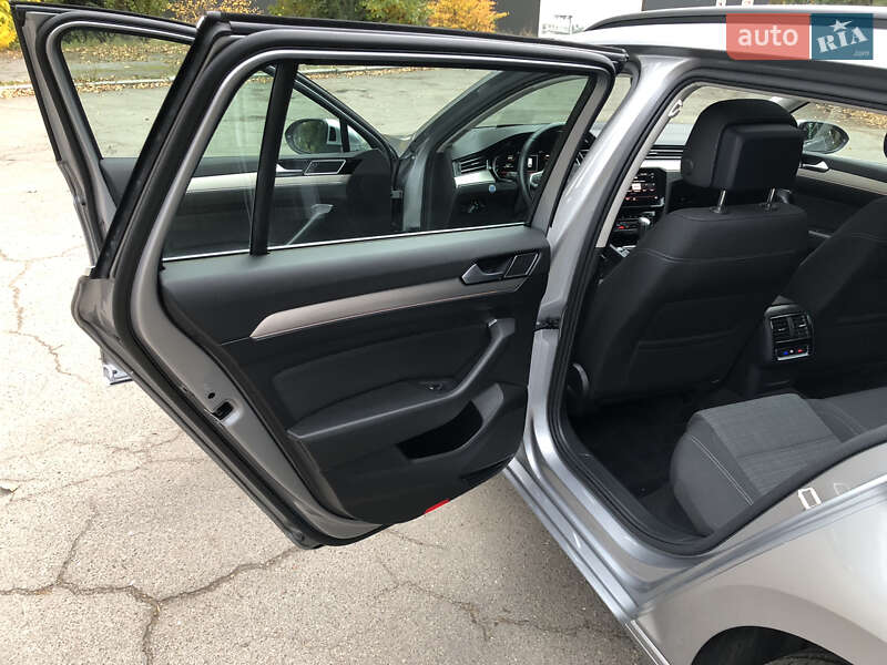 Универсал Volkswagen Passat 2020 в Киеве