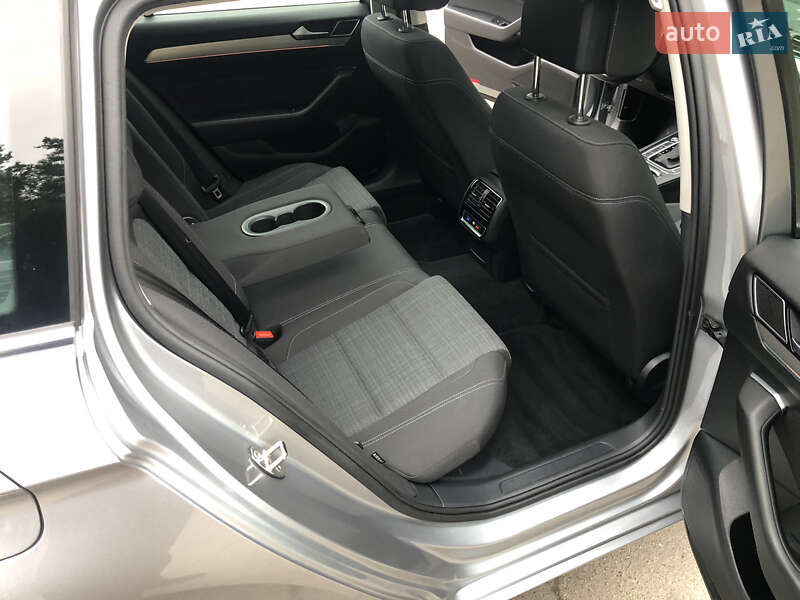 Универсал Volkswagen Passat 2020 в Киеве