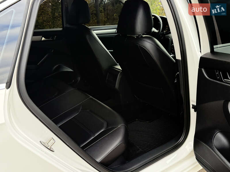 Седан Volkswagen Passat 2015 в Дубні фото 25 Седан Volkswagen Passat 2015 в Дубні