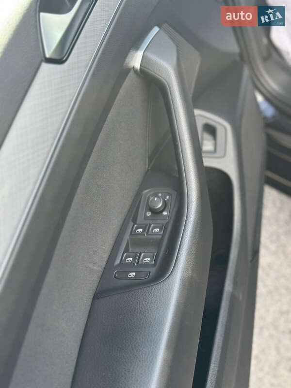 Универсал Volkswagen Passat 2020 в Луцке фото 18 Универсал Volkswagen Passat 2020 в Луцке