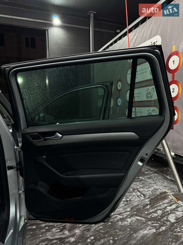 Універсал Volkswagen Passat 2017 в Києві фото 13 Універсал Volkswagen Passat 2017 в Києві