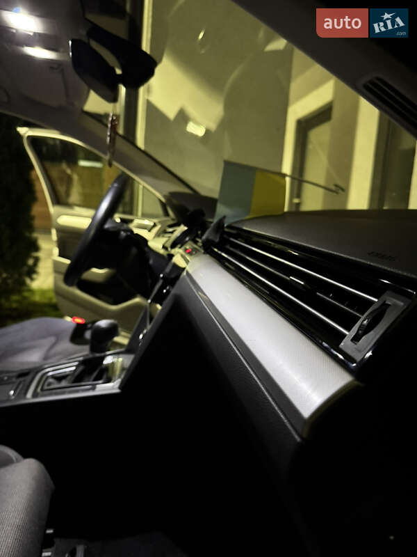 Універсал Volkswagen Passat 2017 в Києві фото 18 Універсал Volkswagen Passat 2017 в Києві