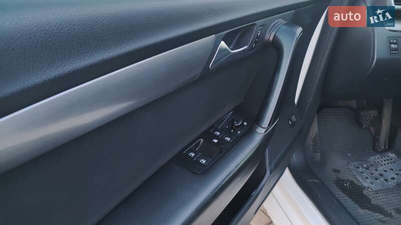 Універсал Volkswagen Passat 2012 в Дрогобичі