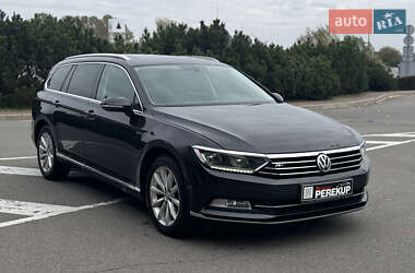 Универсал Volkswagen Passat 2018 в Киеве