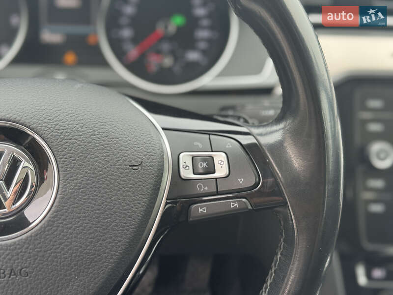 Универсал Volkswagen Passat 2018 в Киеве фото 19 Универсал Volkswagen Passat 2018 в Киеве