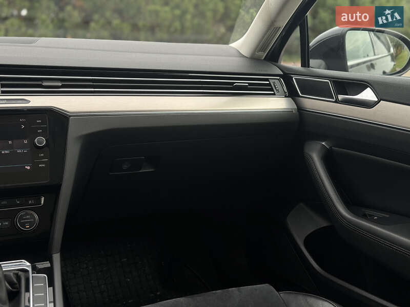 Универсал Volkswagen Passat 2018 в Киеве фото 32 Универсал Volkswagen Passat 2018 в Киеве