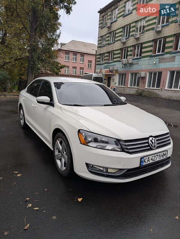 Седан Volkswagen Passat 2015 в Києві