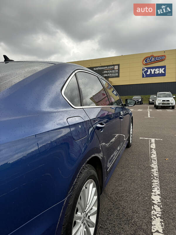 Седан Volkswagen Passat 2017 в Ровно