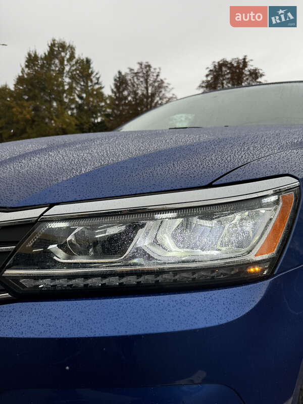Седан Volkswagen Passat 2017 в Ровно