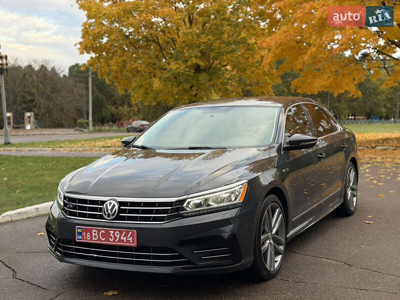 Седан Volkswagen Passat 2017 в Ровно