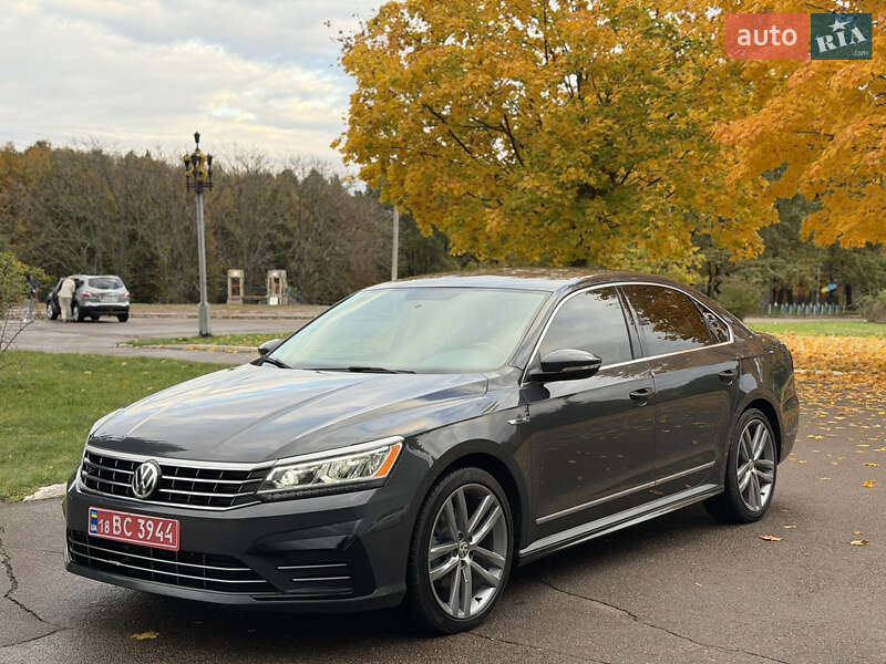 Седан Volkswagen Passat 2017 в Ровно