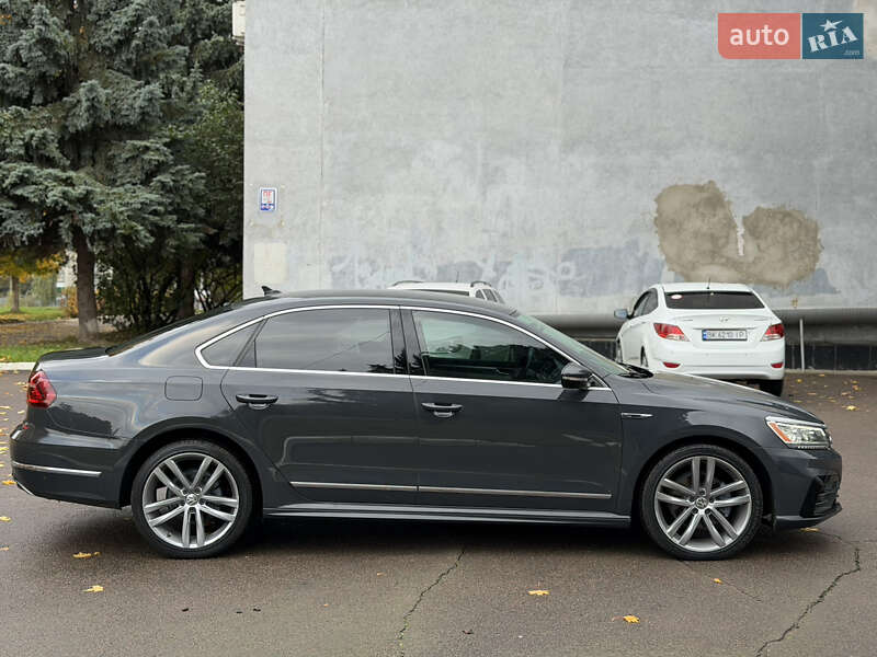 Седан Volkswagen Passat 2017 в Ровно