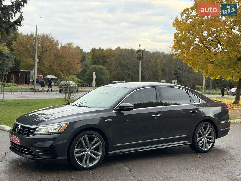 Седан Volkswagen Passat 2017 в Ровно