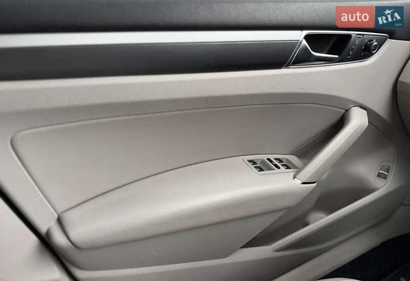 Седан Volkswagen Passat 2017 в Ровно