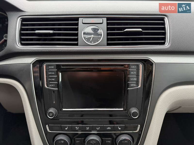 Седан Volkswagen Passat 2017 в Ровно