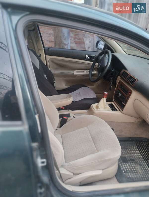 Седан Volkswagen Passat 1998 в Львове