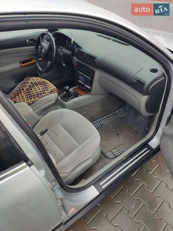 Універсал Volkswagen Passat 2002 в Овручі