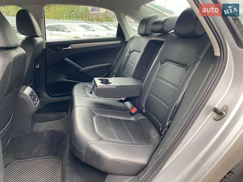 Седан Volkswagen Passat 2014 в Киеве