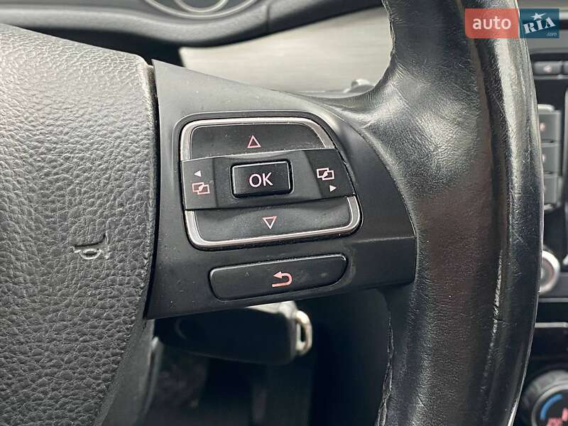 Седан Volkswagen Passat 2014 в Киеве