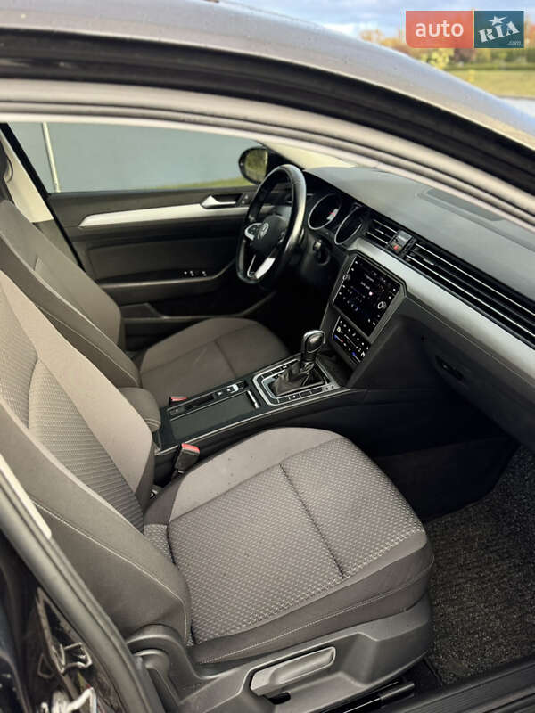 Універсал Volkswagen Passat 2021 в Львові