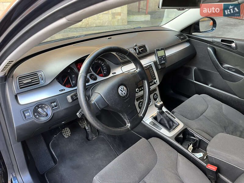 Універсал Volkswagen Passat 2008 в Коломиї