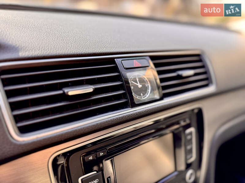 Седан Volkswagen Passat 2014 в Лозовой