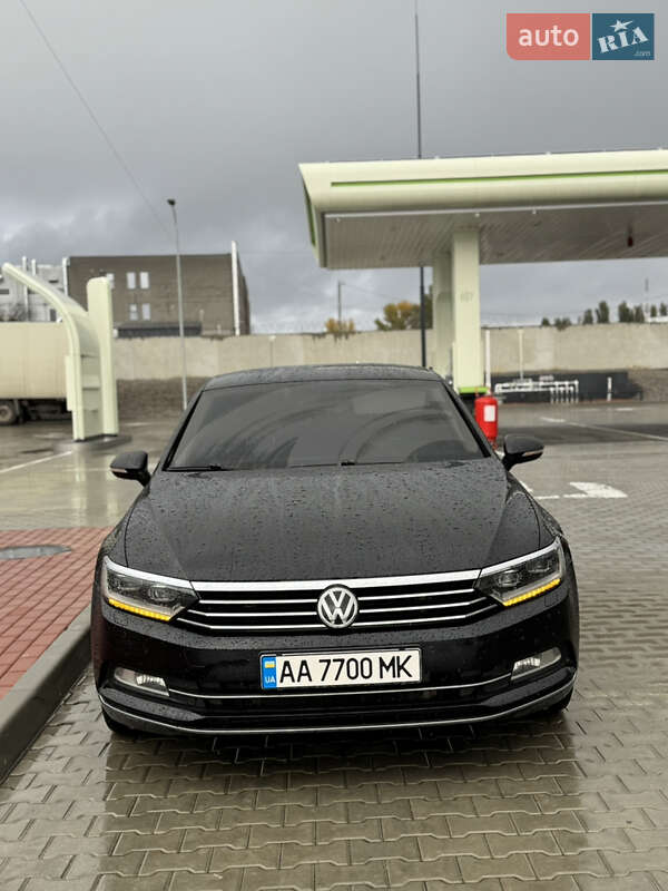 Седан Volkswagen Passat 2015 в Киеве