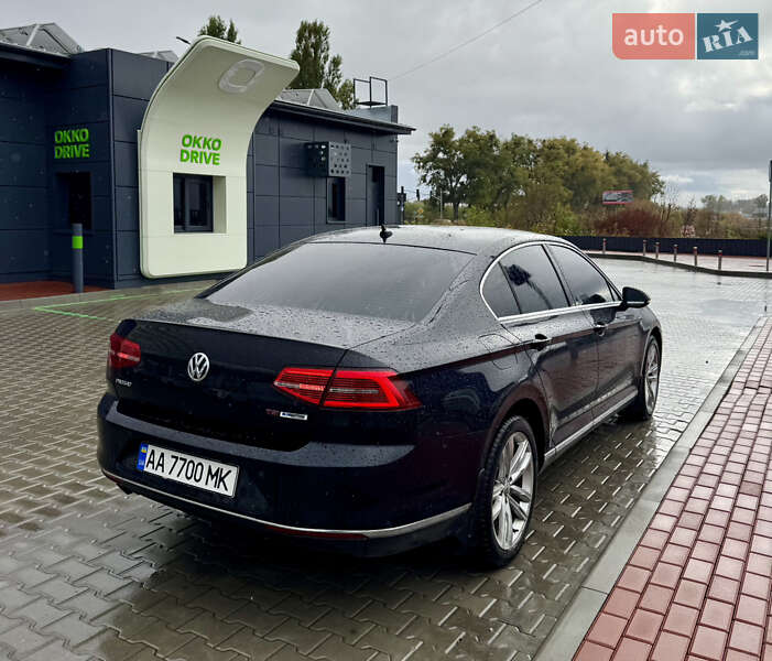Седан Volkswagen Passat 2015 в Киеве