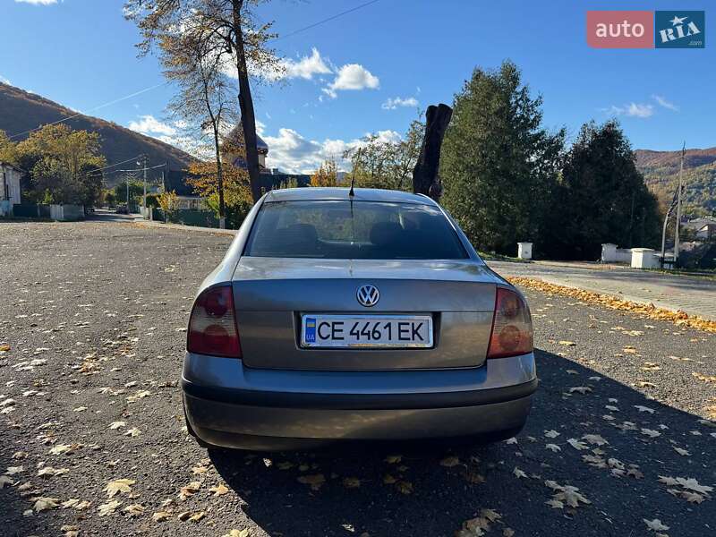 Седан Volkswagen Passat 2002 в Вижнице