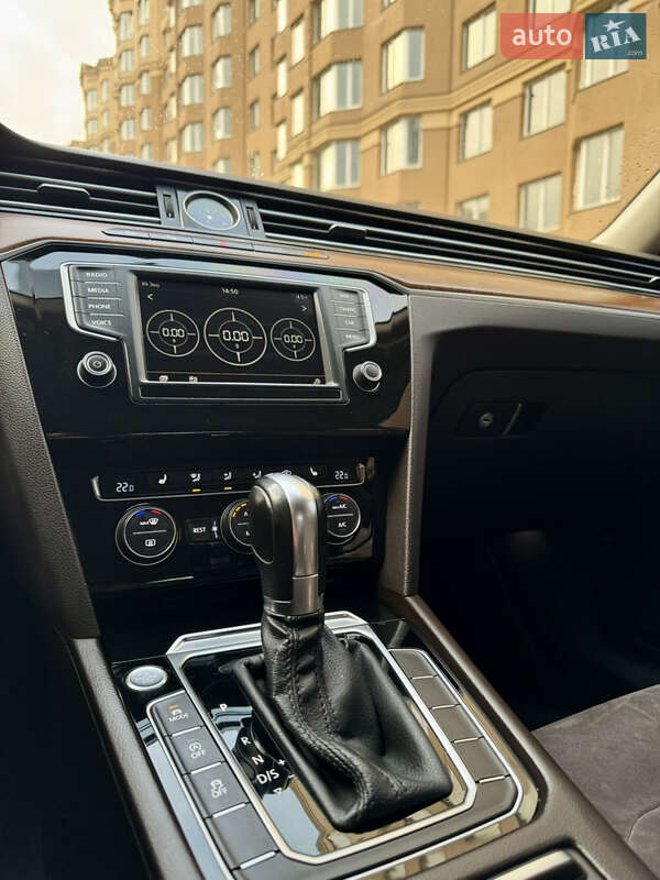 Седан Volkswagen Passat 2015 в Киеве
