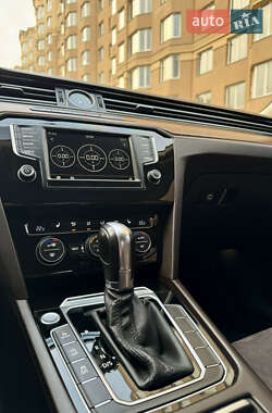 Седан Volkswagen Passat 2015 в 