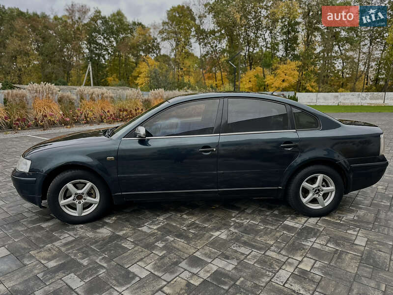 Седан Volkswagen Passat 1997 в Луцке