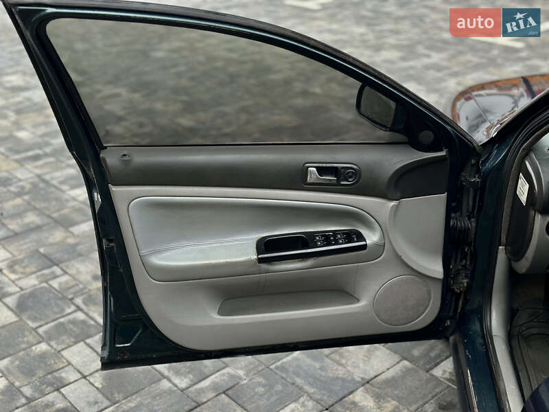 Седан Volkswagen Passat 1997 в Луцке