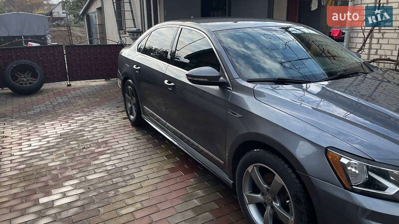 Седан Volkswagen Passat 2017 в Киеве