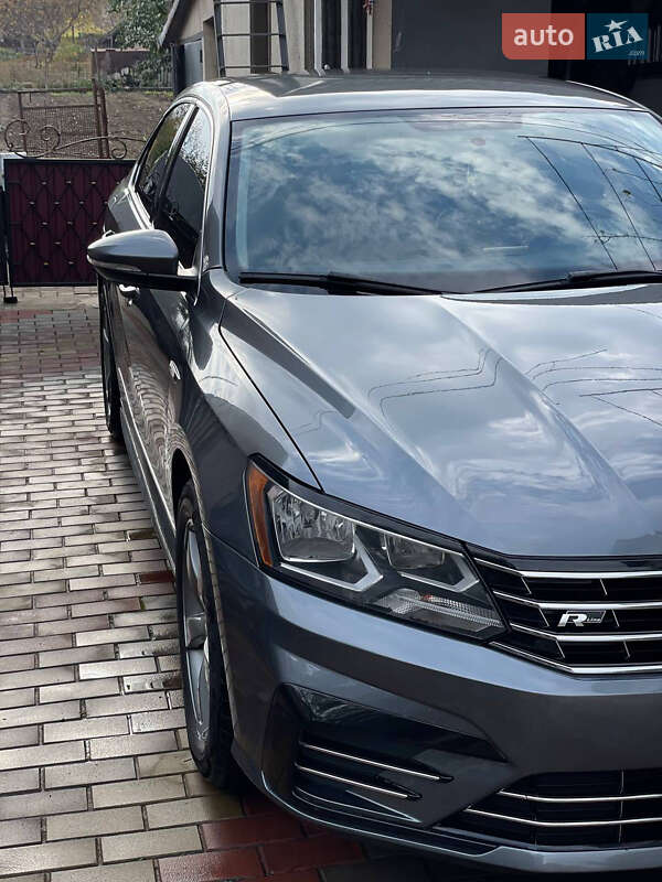 Седан Volkswagen Passat 2017 в Киеве
