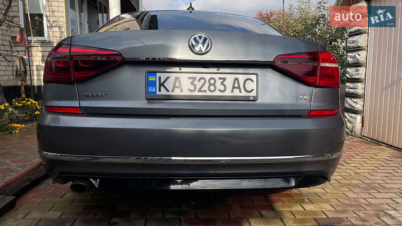 Седан Volkswagen Passat 2017 в Киеве