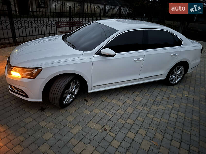 Седан Volkswagen Passat 2017 в Одессе