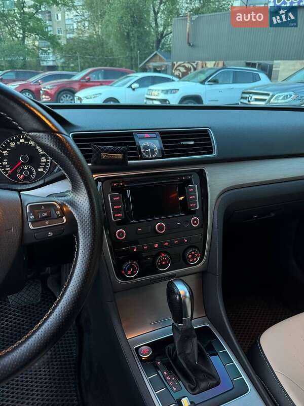 Седан Volkswagen Passat 2015 в Івано-Франківську