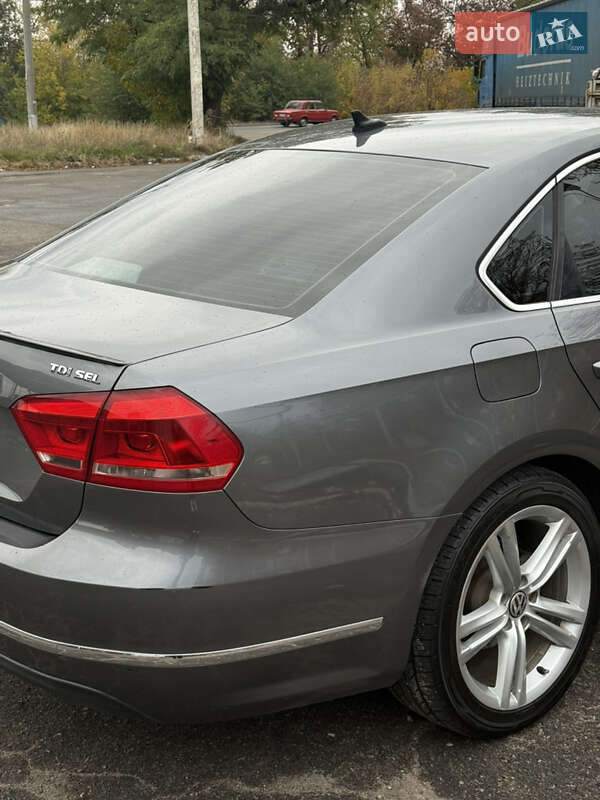 Седан Volkswagen Passat 2013 в Днепре